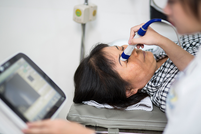 Sieu am mat phong kham bich ngoc