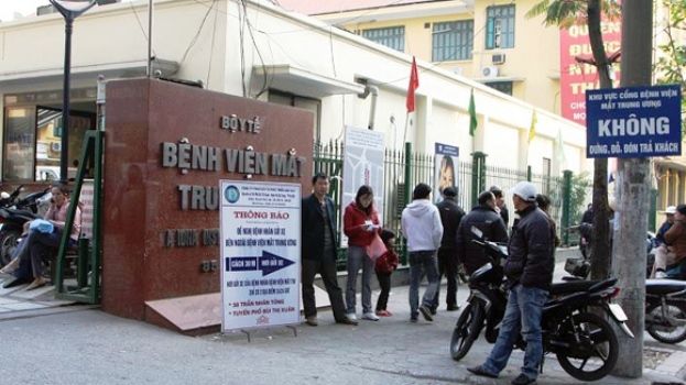 Cổng bệnh viện Mắt trung ương Hà Nội