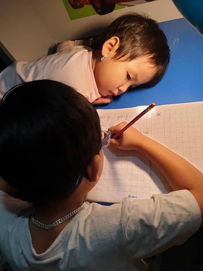 cho-con-xem-dien-thoai-nhieu-5-15451051530071213739652 cho con xem dien thoai nhieu 5 15451051530071213739652