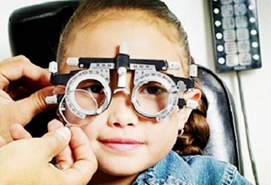 do mat can thi o tre em