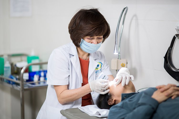 mat bich ngoc lay di vat