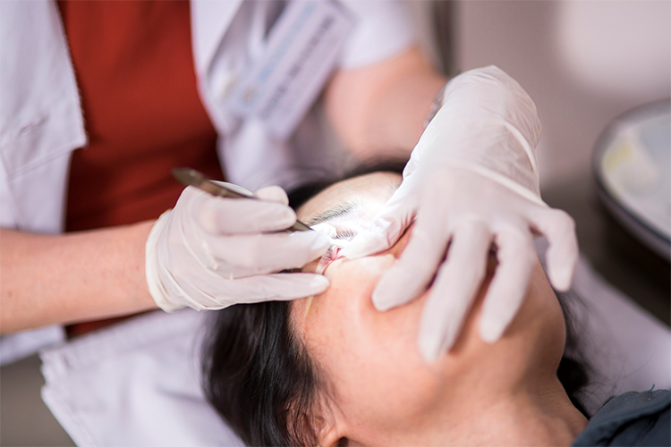 mat bich ngoc lay di vat1